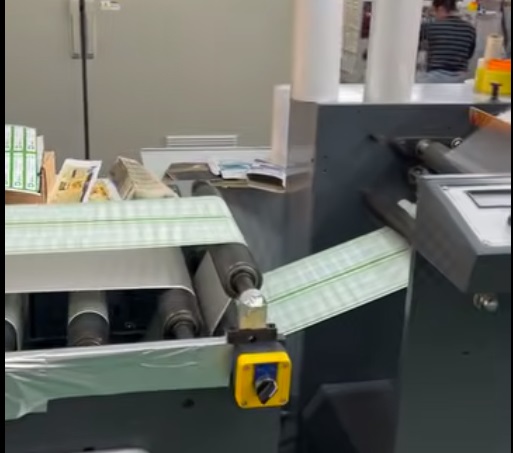 Igényes kivitelezés, minőségbiztosítás – a Xinsen Packaging PS lemezes öntapadós címkenyomtatásának krónikája