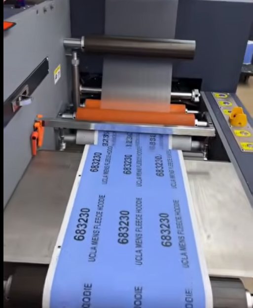 A Xinsen Packaging sikeresen optimalizálja és megvalósítja a digitális nyomtatóregiszteres nyomtatási folyamatot